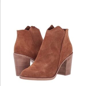 Dolce Vita suede booties. Sz 7.5. Sheep brown
